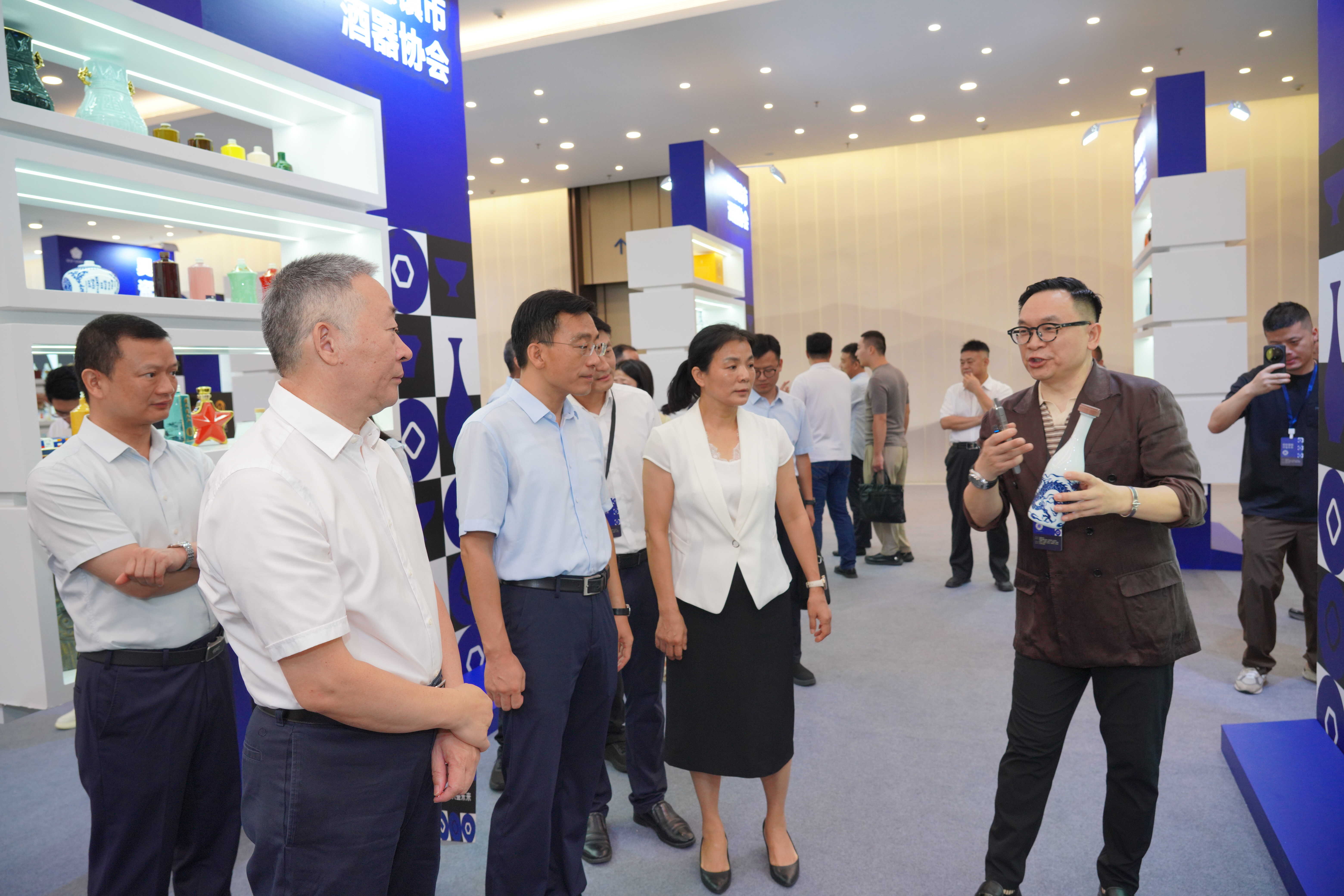 首届酒瓷产业发展大会暨“TGA|羽觞奖——世界美酒美器设...